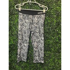 Nike Pro Women's Capri Leggings*